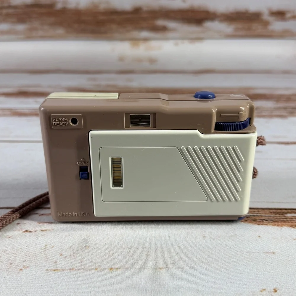 Vintage Le Clic 35mm Film Camera Tan Cream Blue Point and Shoot with Flash USA